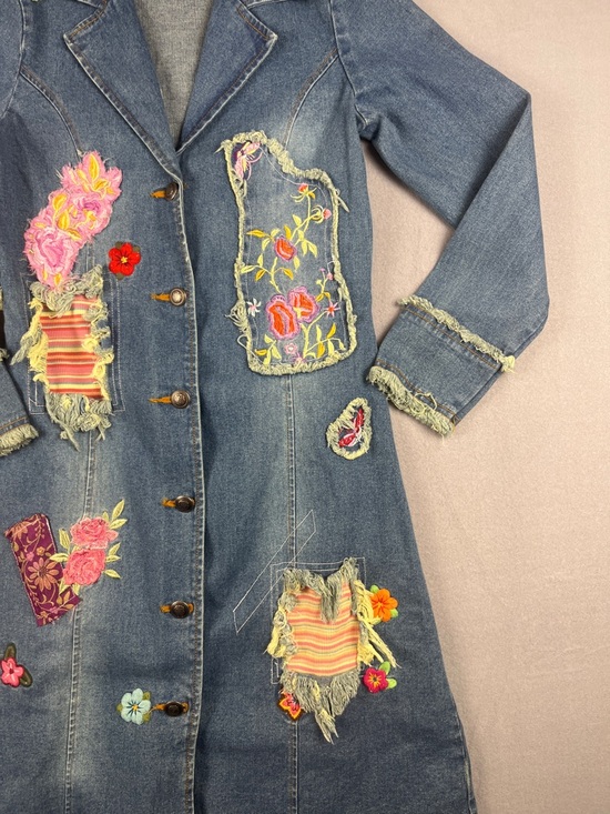 Girls Vintage Y2K Denim Embroidered Trench
Size: 12 - Picture 3 of 7